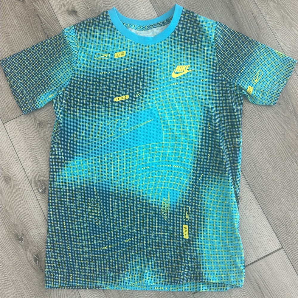 Nike Turquoise and Yellow Patterned Tee